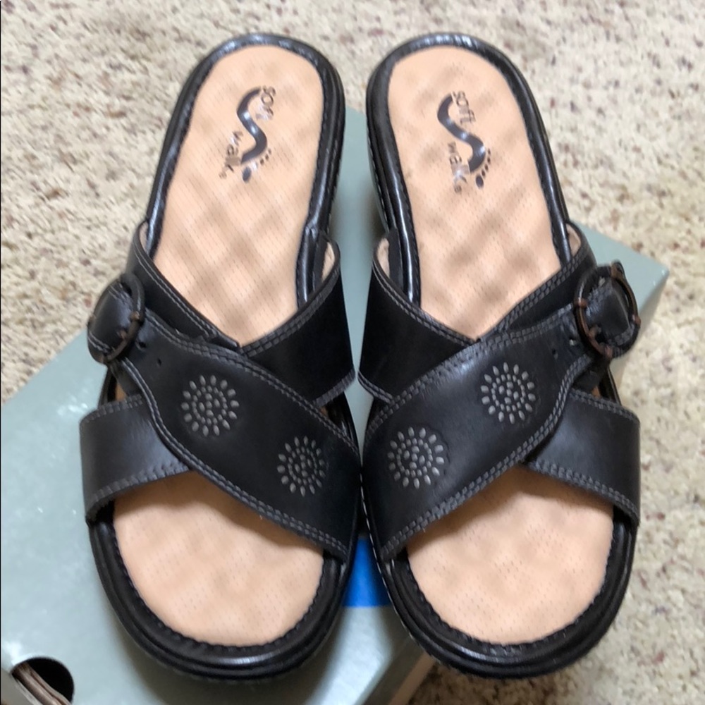 Soft Walk Gel Pad sandals size 8.5